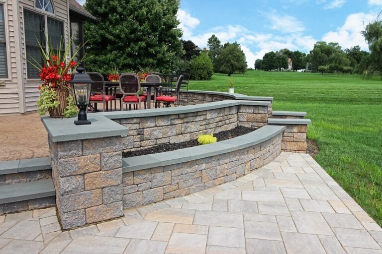techo-bloc-custom-patio-with-flagstone-cap-and-lantern-in-lancaster-pa