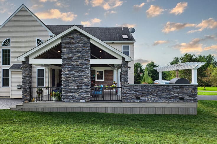 Covered Porch, with Fire Pit, Hot Tub & Outdoor Kitchen – Nazareth, PA