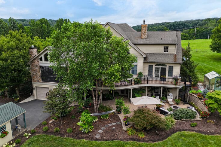 Curved Deck & Screen Porch with Outdoor Kitchen and Fireplace – New Holland, PA 17557