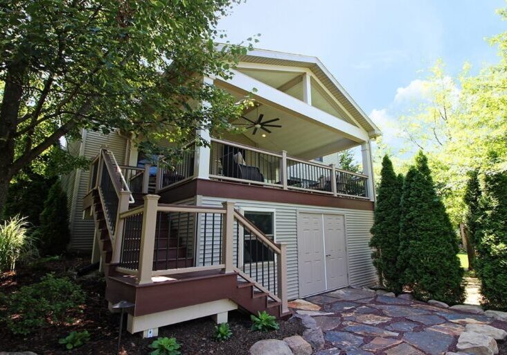 Robstock – Timbertech Caribbean redwood deck and porch